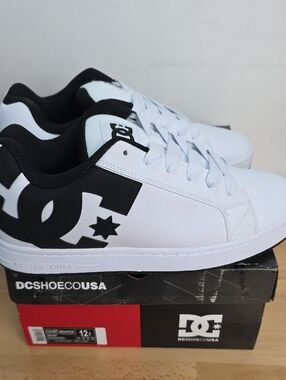 DC 12 M Court Graffik Sneakers in White and Black